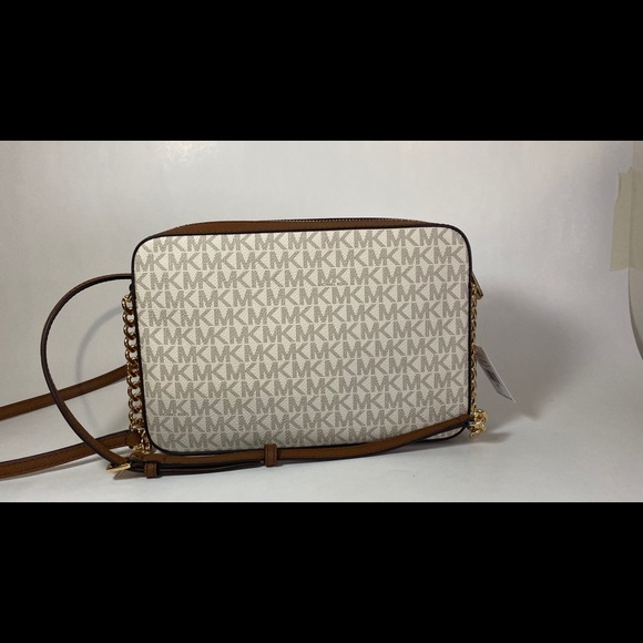 selling my mk sling bag - Picture 2 of 3